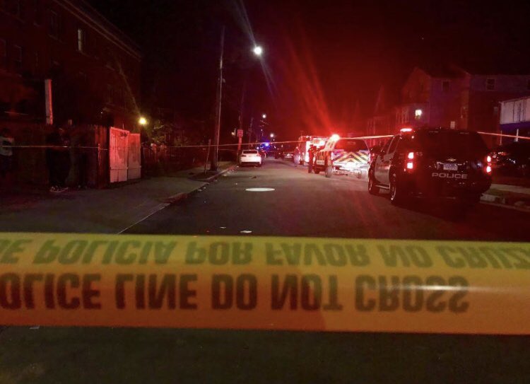 This morning,  Hartford Police is investigating an overnight shooting in Hartford's Upper Albany neighborhood.  Here's a breakdown of the victims (all 4 men were shot):  29yr old  leg.  26yr old  ankle. 17yr old  hand.  John Doe  head