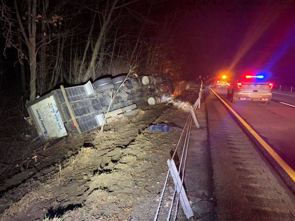 Expect heavy delays on I-95N between exits 92 & 93 in the Town of North Stonington.  @CT_STATE_POLICE are at the scene of an overturned tractor trailer. CSP says no one was hurt