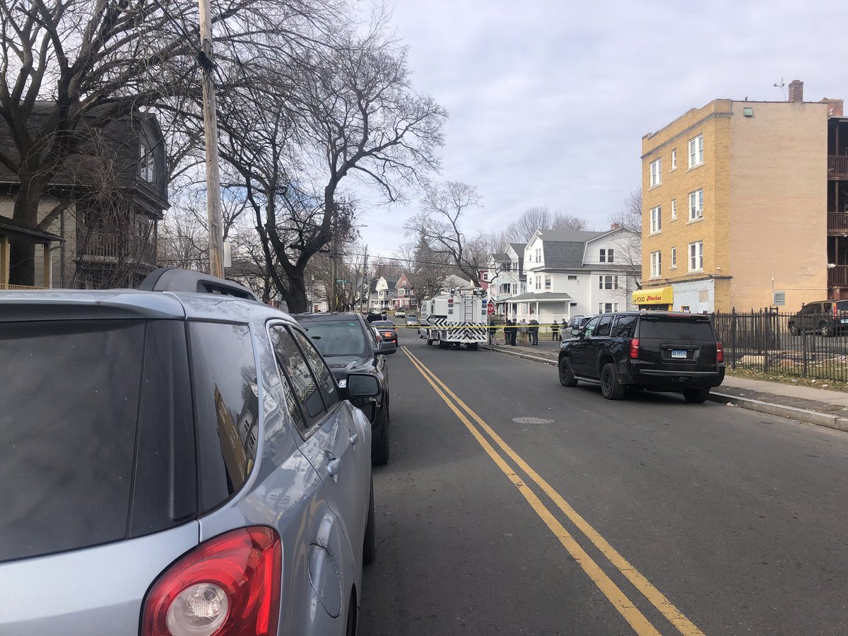 @HartfordPolice Police are on scene of an officer involved shooting investigating, per city officials. This is in the area or Enfield & Greenfield. 