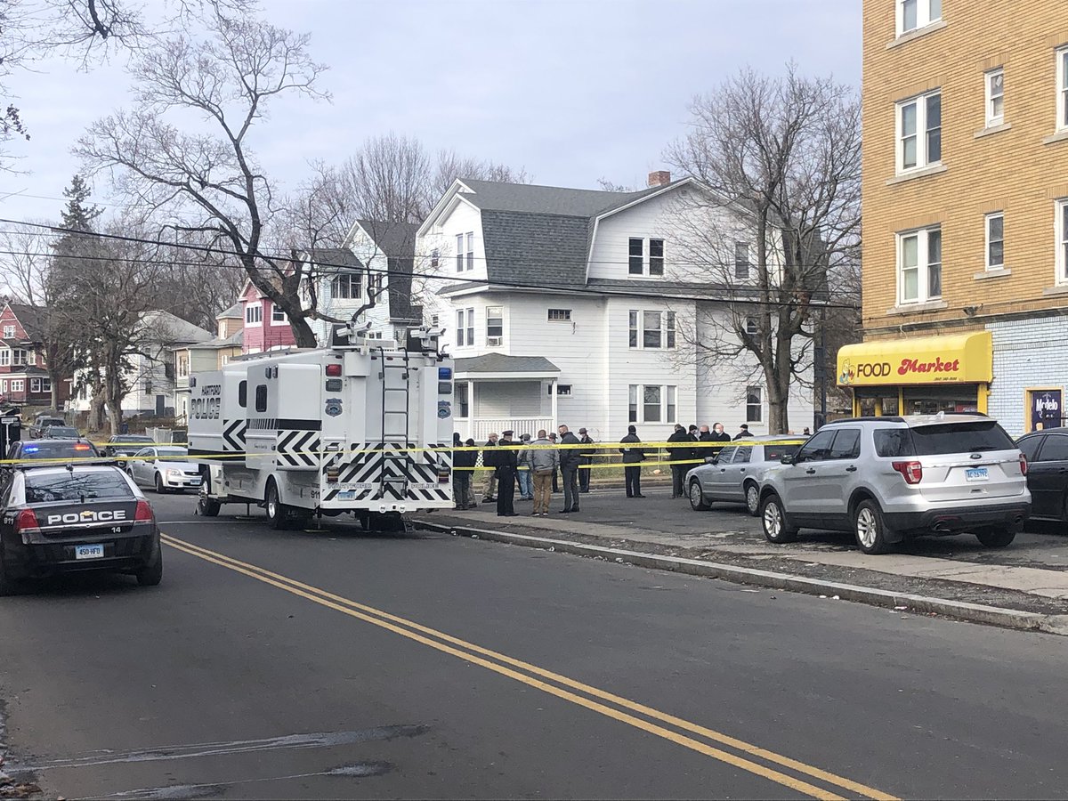 @HartfordPolice Police are on scene of an officer involved shooting investigating, per city officials. This is in the area or Enfield & Greenfield. 