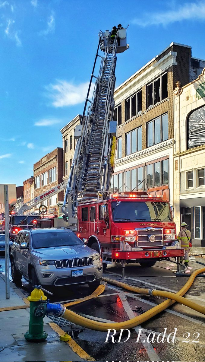 New London 2nd alarm with special calls. 4 story brick under renovation. Banks St