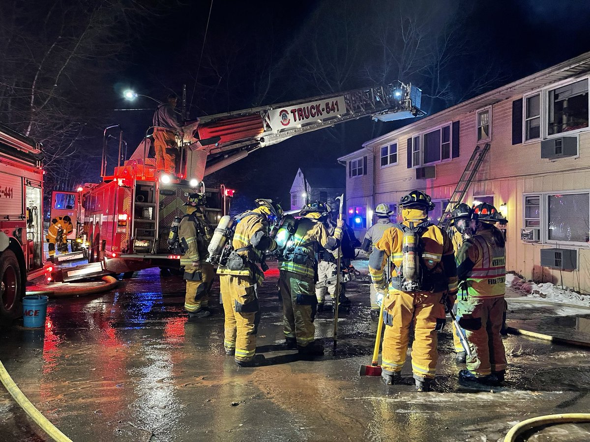 Vernon Ct working fire 40 Thomas St. 1/20/22 at 23:32 @TNDispatch @VernonCTPolice @BreakingNowCT @fireengineering @national_fire workingfire vernonct thomasst