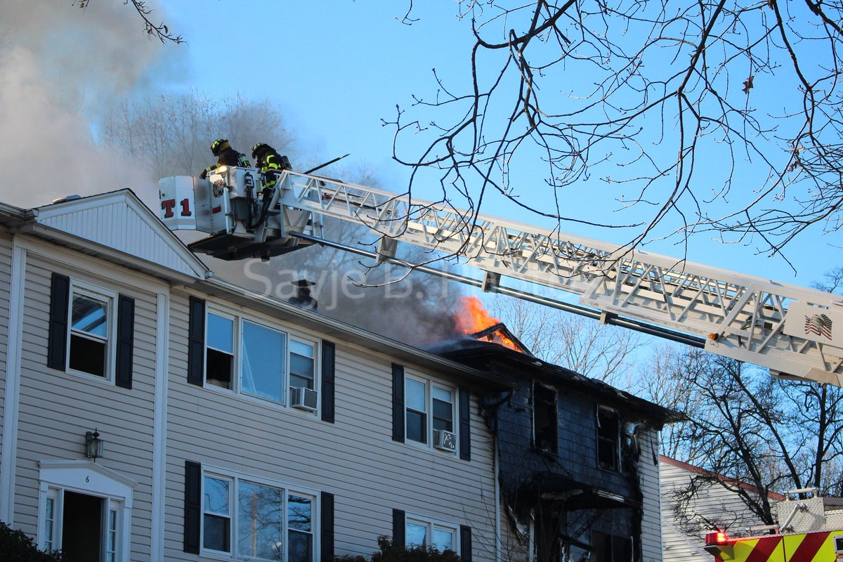 Yesterday, the @HamdenFireDept responded for a reported appliance fire in the 1 block of Savoy St. First arriving companies found heavy fire showing. A 2nd alarm was quickly issued. Companies operated for around an hour knocking down the fire @hfdcar1  @ctfirephoto