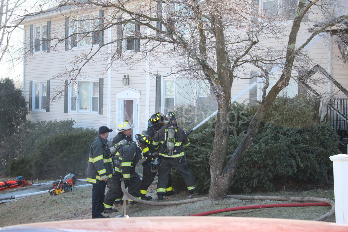 Yesterday, the @HamdenFireDept responded for a reported appliance fire in the 1 block of Savoy St. First arriving companies found heavy fire showing. A 2nd alarm was quickly issued. Companies operated for around an hour knocking down the fire @hfdcar1  @ctfirephoto