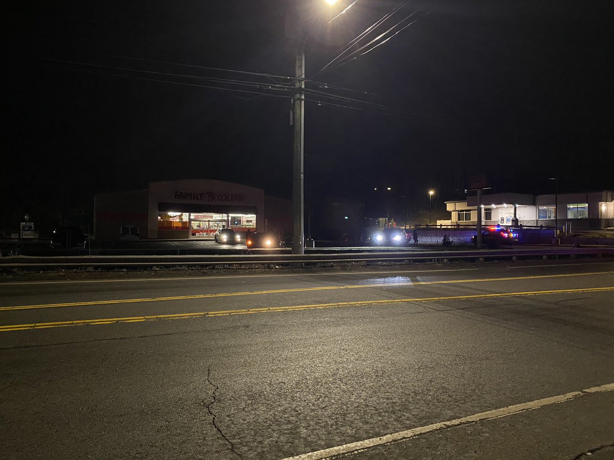 @CityofMeriden Police confirm to @wtnh they're investigating a shooting off East Main Street. It appears they're focused on an apartment complex and also are on scene at the Family Dollar next door