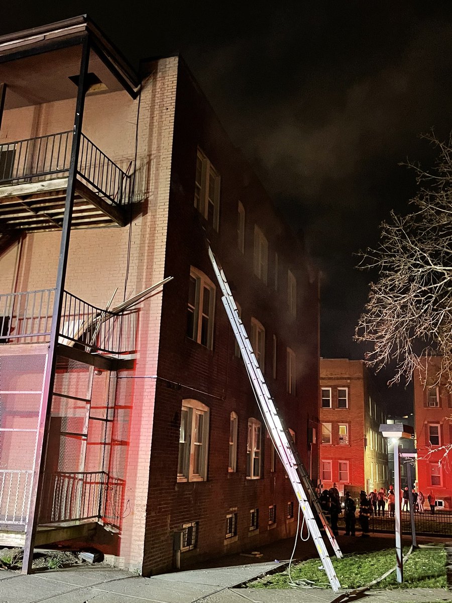 Hartford Ct working fire 132-134 Bedford St. Companies had fire in the walls running up