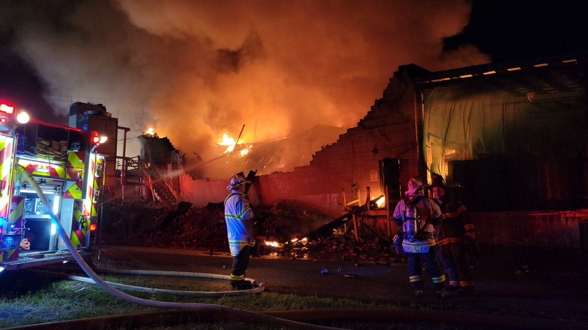 Photos of the 5th alarm and a teir 2  hazmat in dudley at mace polymers