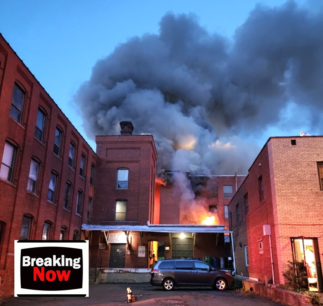 3RD ALARM MILL BUILDING FIRE NEWBRITAINCT - 3 to 4 L Shaped building